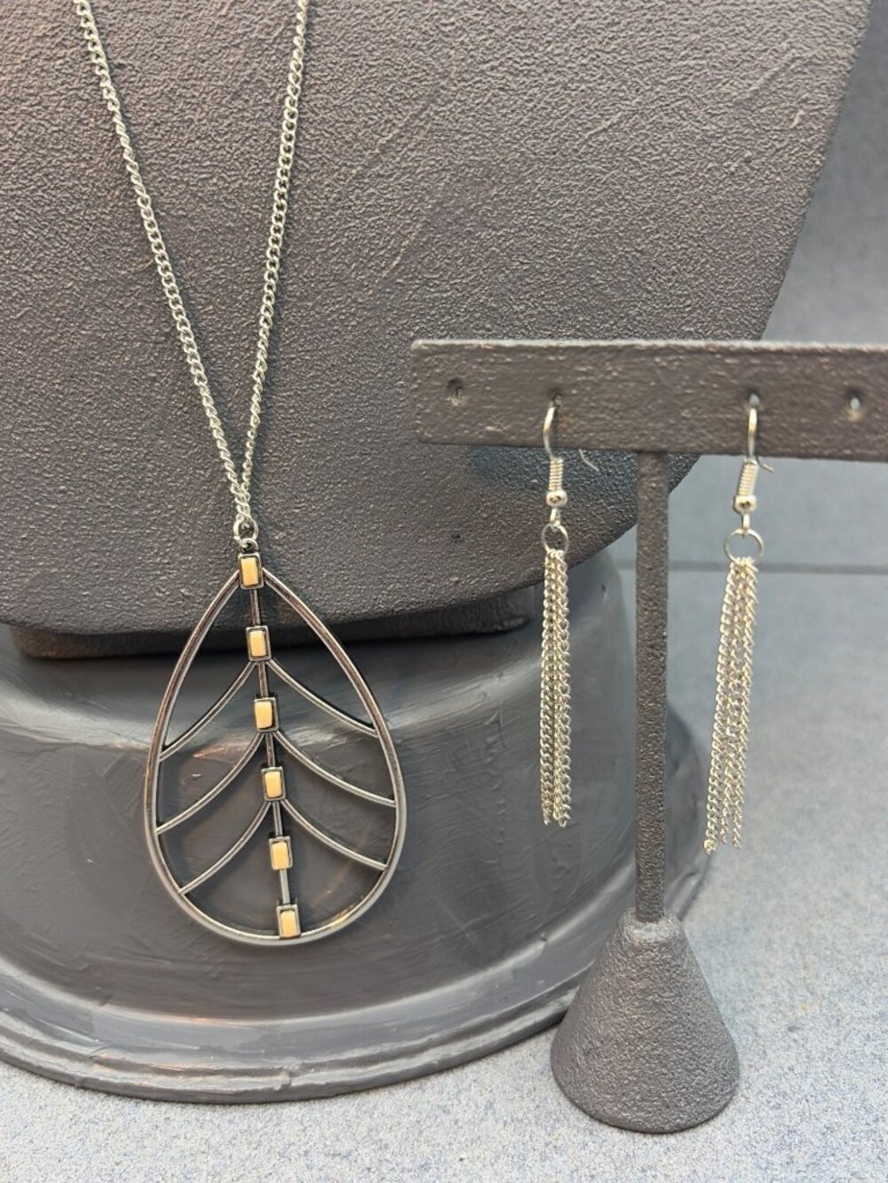 Leaf Pendant Necklace Tassel Earrings Set 36 In Silver Beige Brown Boho Nature
